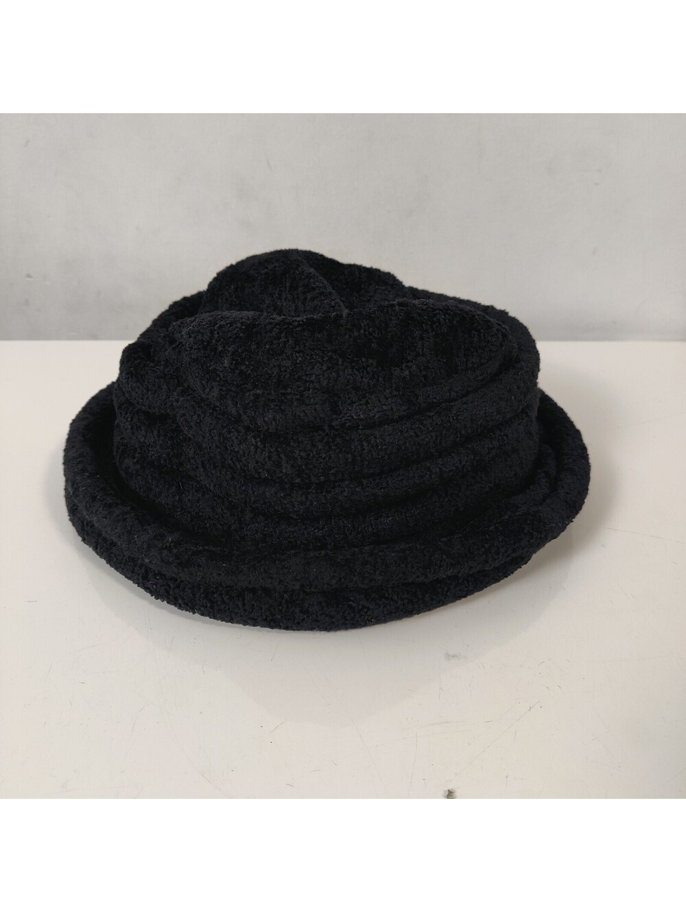Holt Renfrew Vintage Black Boucle Fleece Cloche Bucket Hat Made in Canada